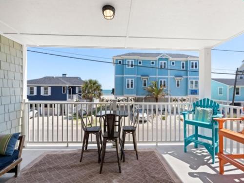 . Laid Back By The Sea - Steps from the beach with amazing ocean views, Parking for 2 included, condo