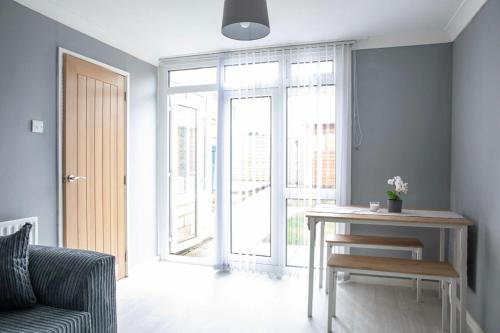 Beautiful Modern & Contemporary Home Close to City gîte à louer Corston