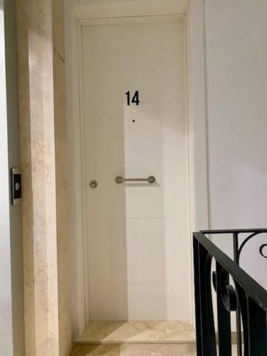 Sliema, Stylish 1 Bedroom Apartment with Parking., Tas-Sliema