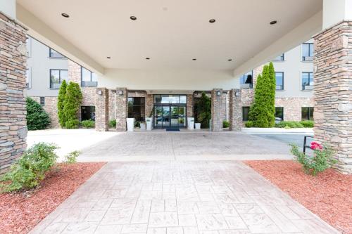 Holiday Inn Express & Suites Lexington North West-The Vineyard, an IHG Hotel