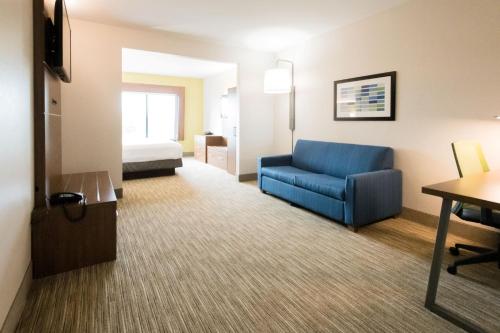 Holiday Inn Express & Suites Lexington North West-The Vineyard, an IHG Hotel