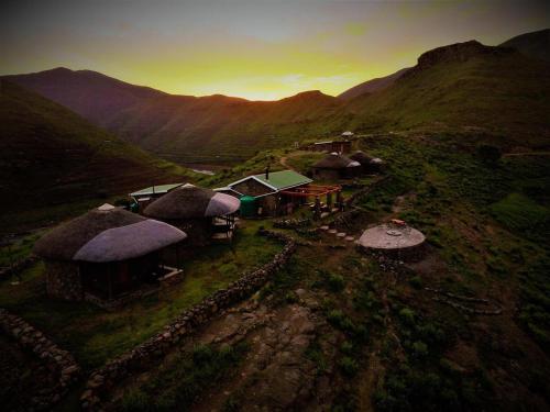 . Makhangoa Community Camp and Rosehip Cottage