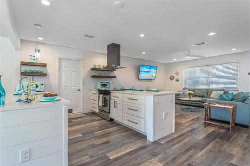 Arlington Park Beautifully Renovated Home - image 13