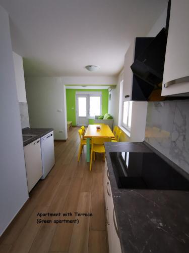مطبخ, Apartment and room Anica in Tolmin