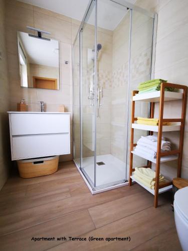 حمام, Apartment and room Anica in Tolmin