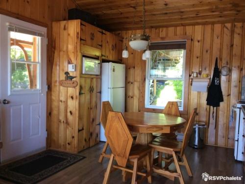 Iekārtas, Charming Chalet in Sainte-Thècle with Jacuzzi (Charming Chalet in Sainte-Thecle with Jacuzzi) in Senžendepila (QC)