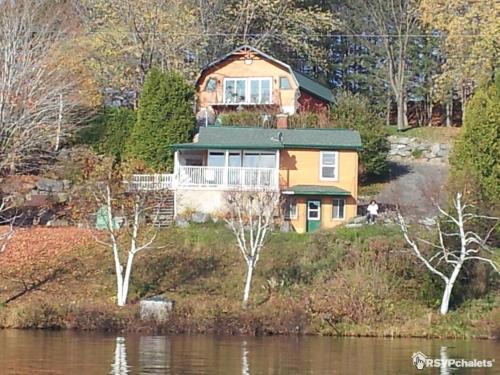 Viesnīcas āriene, Charming Chalet in Sainte-Thècle with Jacuzzi (Charming Chalet in Sainte-Thecle with Jacuzzi) in Senžendepila (QC)