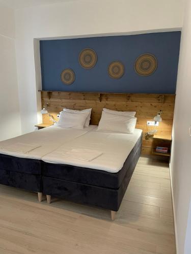 2 twin beds