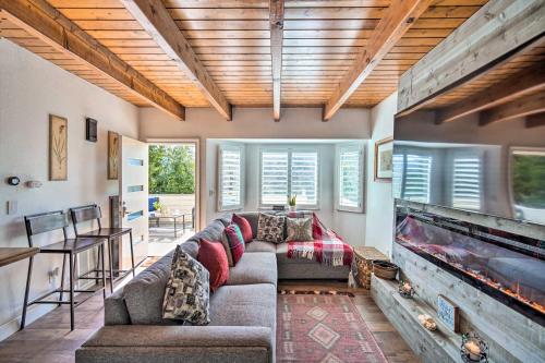 Crestline Cabin with Deck 1 Mi to Lake Gregory Crestline Cabin with Deck 1 Mi to Lake Gregory