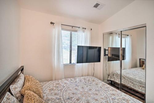 Crestline Cabin with Deck 1 Mi to Lake Gregory Crestline Cabin with Deck 1 Mi to Lake Gregory