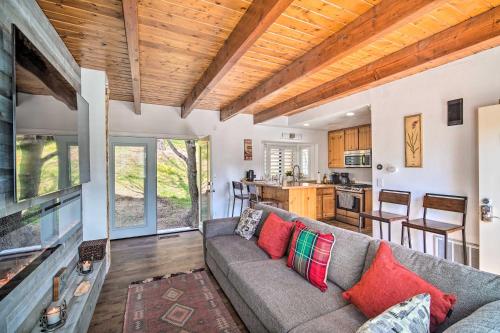 Crestline Cabin with Deck 1 Mi to Lake Gregory in Crestline, USA