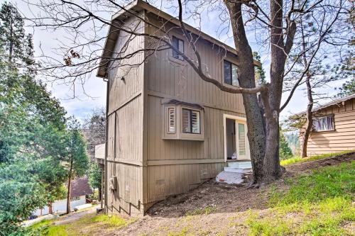 Crestline Cabin with Deck 1 Mi to Lake Gregory Crestline Cabin with Deck 1 Mi to Lake Gregory