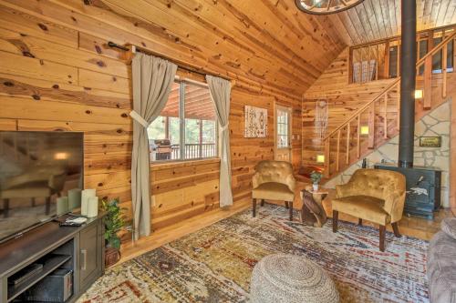 Pet-Friendly Show Low Retreat with Deck and Grill