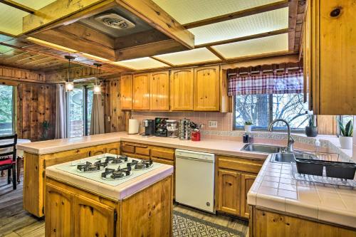 Running Springs Cabin with Large Deck and View!