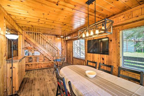 Running Springs Cabin with Large Deck and View! in Running Springs (CA)