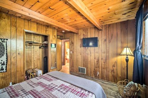 Running Springs Cabin with Large Deck and View!