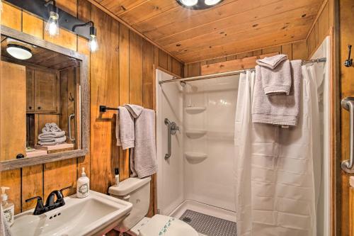 Running Springs Cabin with Large Deck and View!