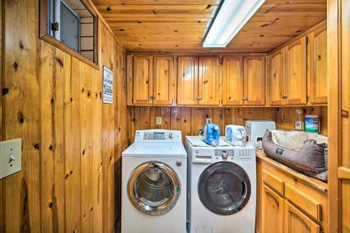 Running Springs Cabin with Large Deck and View!