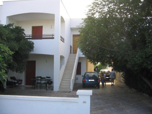 2 bedrooms, 4 beds