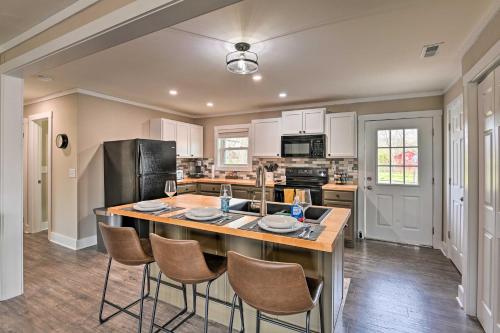 Cozy Murfreesboro Home with Furnished Patio! in Murfreesboro, USA
