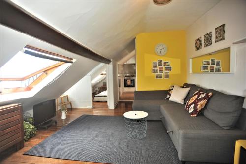  Santos - Upper Loft with River View in Lissabon