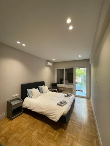 Optimal Point - Spacious Koukaki Apt, Athens