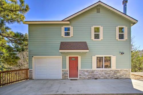 Family Home with Deck and View, 4 Mi to Lake Arrowhead in Twin Peaks, USA