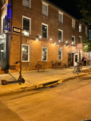 Downtown Suite - Close to Topgolf, Horseshoe Casino, UM Baltimore in West Baltimore