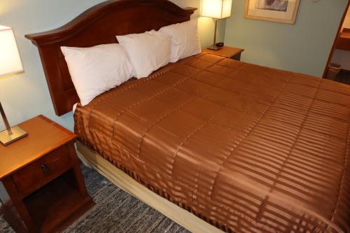Silver Sands Motel - image 5