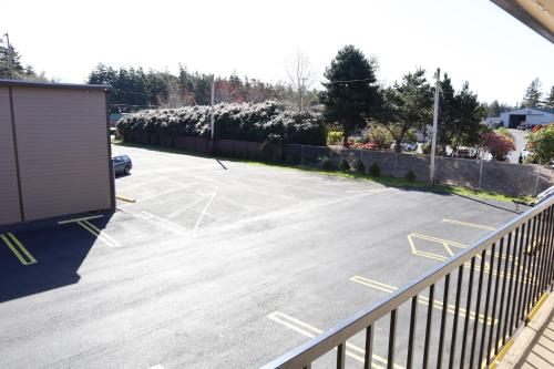 Silver Sands Motel - image 10