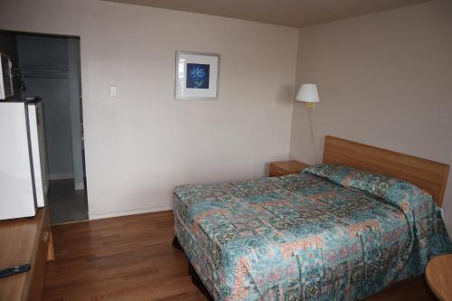 Silver Sands Motel - image 6