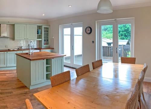 köök, Churchmount Holiday Home Roundwood by Trident Holiday Homes in Wicklow
