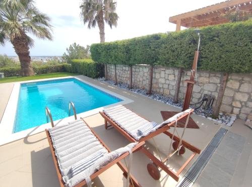  Villa with private pool just 3 minutes from the beach in Charaki