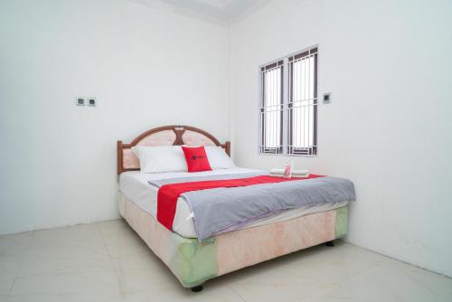 B&B Banjarmasin - RedDoorz Syariah near Jalan A Yani KM 8 Citraland - Bed and Breakfast Banjarmasin