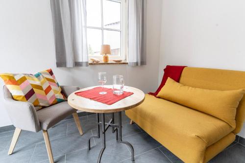 2 twin beds, 1 sofa bed