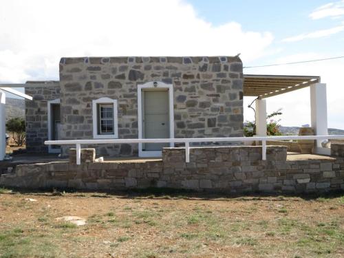 Olive grove cottage-Far from the madding crowd... gîte à louer Pounta