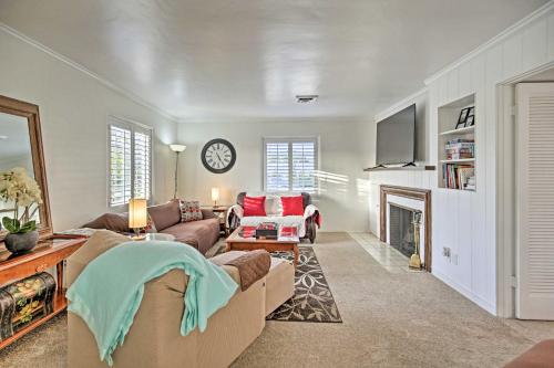 Quaint La Mesa Home with Balcony and Fire Pit!