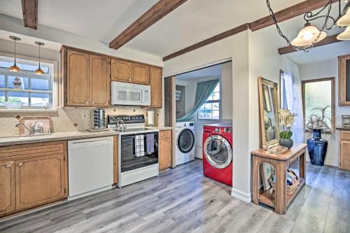 Quaint La Mesa Home with Balcony and Fire Pit!