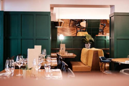 The White Star Tavern in Southampton