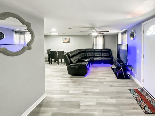 Sarasota Modern, Spacious, Comfy, Queen Beds, Backyard Rental in Sarasota, USA