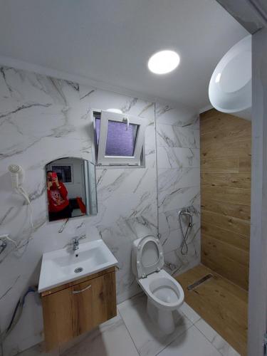2 bedrooms, 3 beds
