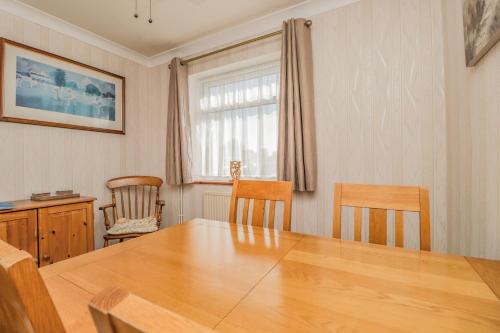 Echo Beach - image 10