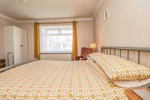 Echo Beach - main image