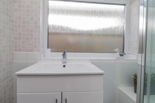 Echo Beach - image 12