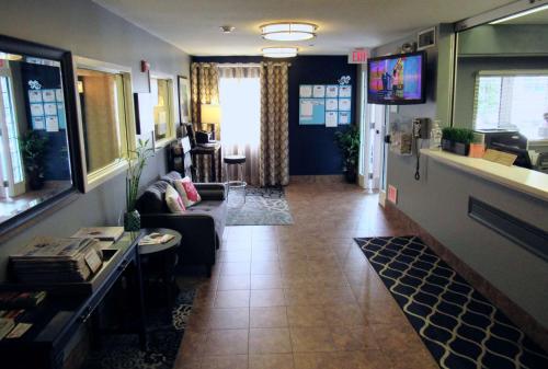 Sonesta Simply Suites Columbus Airport Gahanna - image 7
