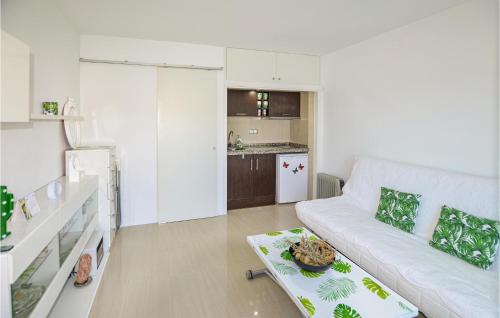  Amazing apartment in Lloret de Mar w/ Outdoor swimming pool, Outdoor swimming pool and 1 Bedrooms in Lloret de Mar