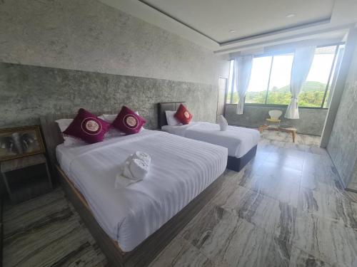 3 double beds