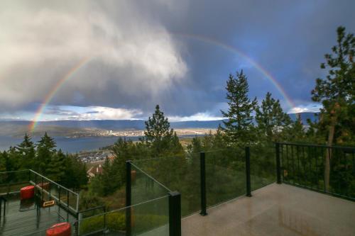 Honeymoon Suite - Accommodation - West Kelowna