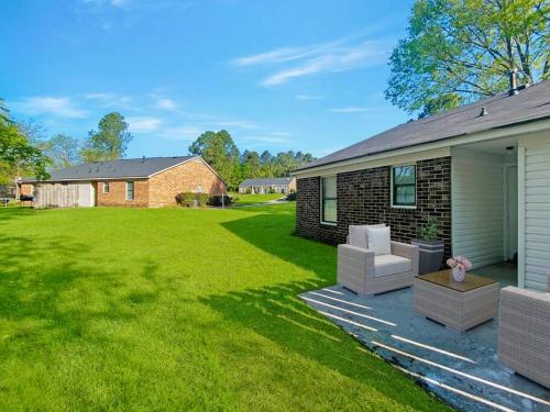 NEW! Luxe Cottage with Big Backyard 10 Mi to Augusta