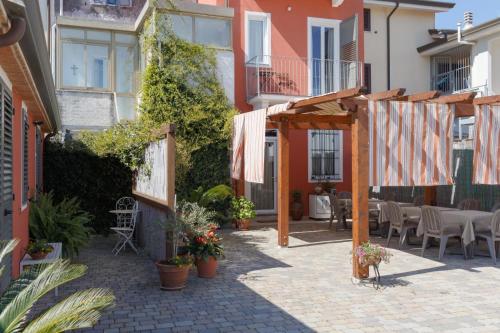 La corte dei tre - Casa delle Guardie
